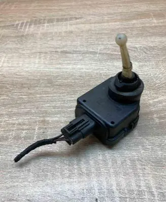 Chrysler Voyager Headlight level adjustment motor 4676678 0307852330 WITHPLUG