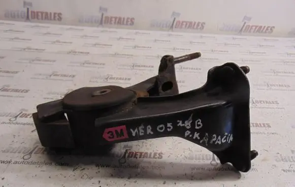 Toyota Corolla Verso AR10 Engine mounting bracket