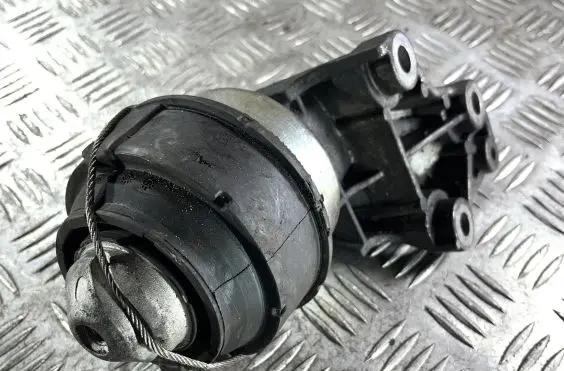 Volvo XC90 Engine mount bracket 307415675