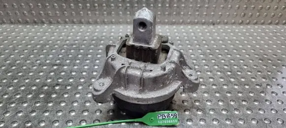 BMW 5 F10 F11 Engine mount bracket S27698859 6785602