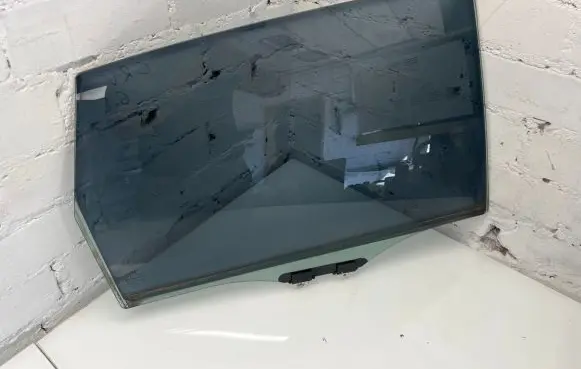 Honda CR-V Rear door window glass 43R00049 DOT24M25AS2