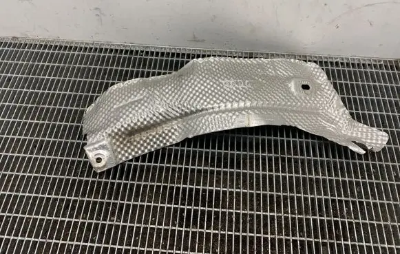 Ford Mustang VI Heat shield in engine bay FR3B63114A57AB