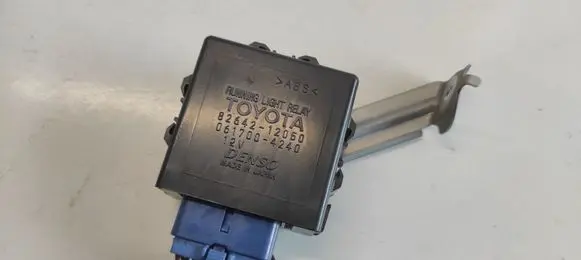 Toyota Yaris Day light relay 8264212050 0617004240 8281052020