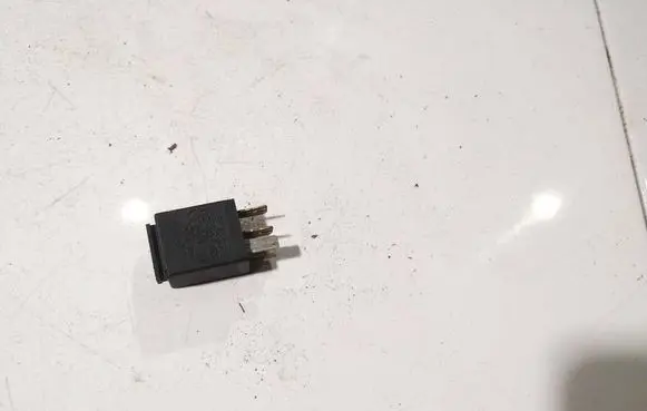 Audi A6 S6 C6 4F Other relay 8Z0951253