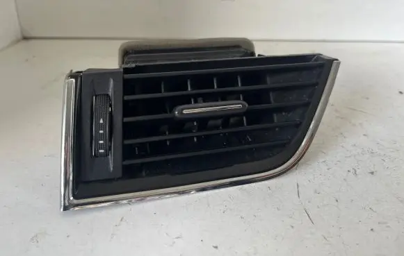 Skoda Octavia Mk3 (5E) Dashboard side air vent grill/cover trim 5E0819701A 5E0819701