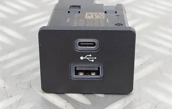 Ford Kuga III USB socket connector LB5T-14F014-CC