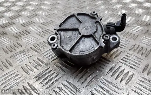 Peugeot 207 Vacuum pump d1562c1