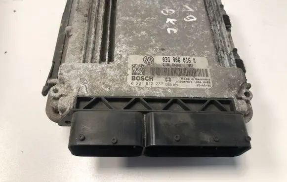 Volkswagen PASSAT B6 Engine control unit/module 03G906016K