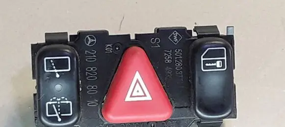 Mercedes-Benz E W210 Hazard light switch 2108208010 501280377 72584932