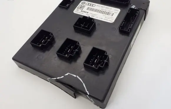 Audi A4 S4 B8 8K Comfort/convenience module 8K0907063D F005V00749