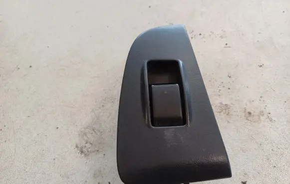 Toyota Avensis T250 Electric window control switch 8481005050