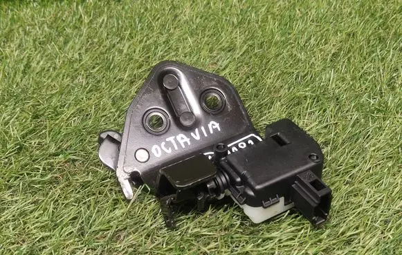 Skoda Octavia Mk2 (1Z) Tailgate/trunk/boot lock/catch/latch 1Z0827511C
