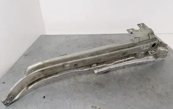 Audi Q7 4L Fender mounting bracket 4L0805920