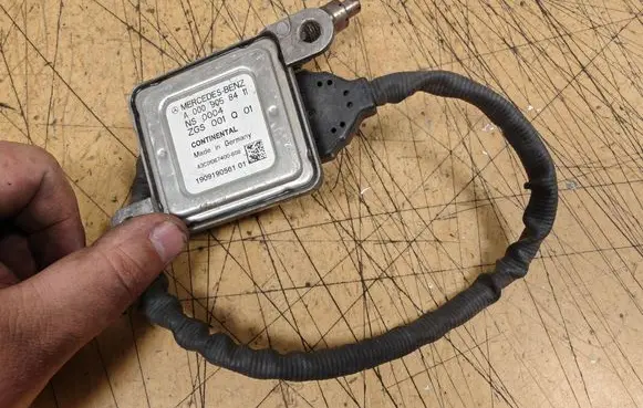Mercedes-Benz S W222 Lambda probe sensor A0009058411