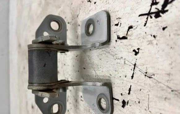 Chrysler 300C Rear door upper hinge 664ai