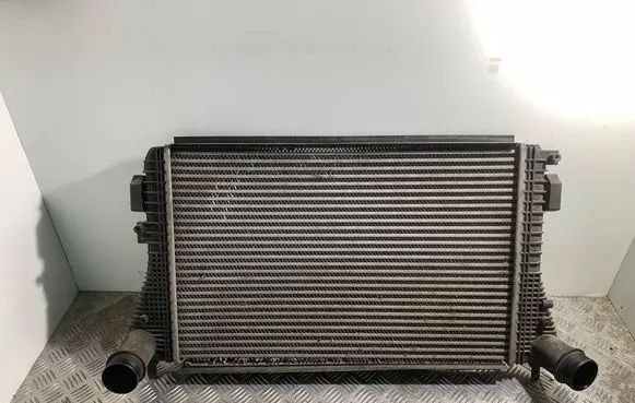 Skoda Octavia Mk2 (1Z) Intercooler radiator 1K0145803BM