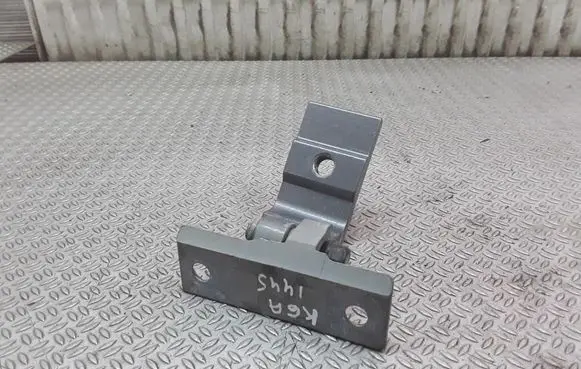 BMW 5 E60 E61 Rear door lower hinge 7068089