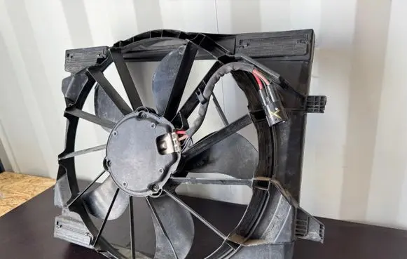 Dodge Durango III Radiator cooling fan shroud 68482591AC P68596479AA 68596479AA