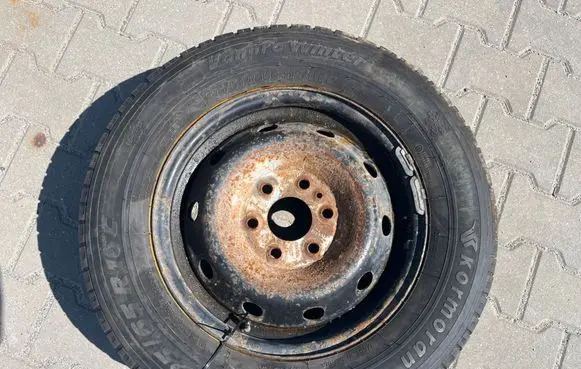 Iveco Daily 35.8 - 9 R16 spare wheel 