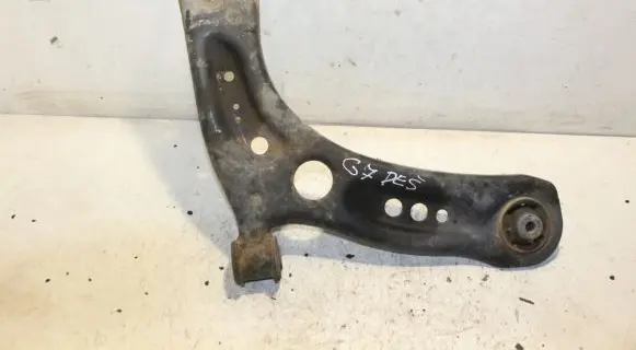 Volkswagen Golf VII Front lower control arm/wishbone 5Q0407152J