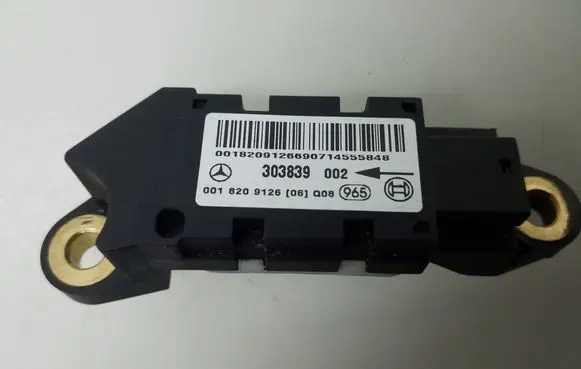 Mercedes-Benz CLS C219 Airbag deployment crash/impact sensor A0018209126