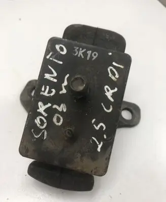 KIA Sorento Engine mount bracket 218123E150