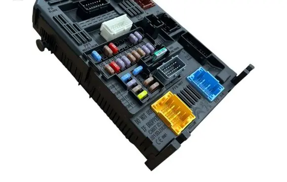 Peugeot 3008 II Fuse module 9819855180