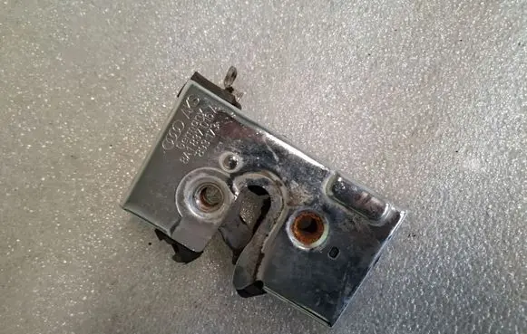 Audi 80 90 S2 B4 Front door lock 8A1837016A
