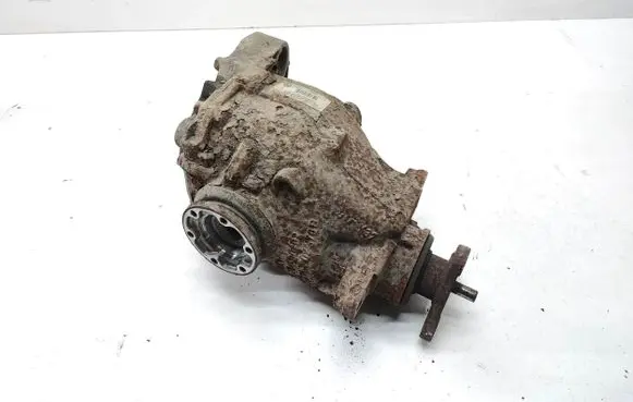 BMW 1 E82 E88 Rear differential 7568032