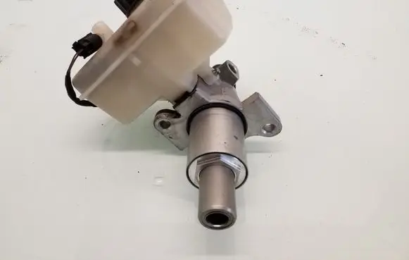 Master brake cylinder