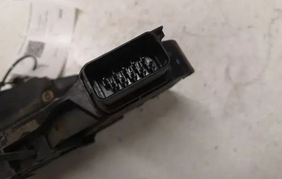 Mazda 5 Front door lock 240015003