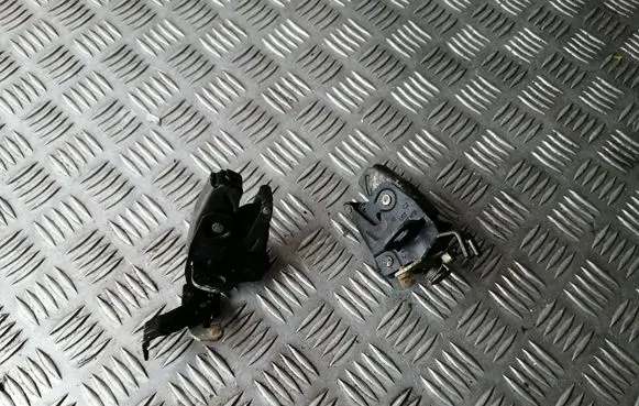 Loading door lock