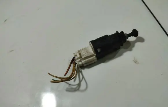 Dacia Logan I Brake pedal sensor switch