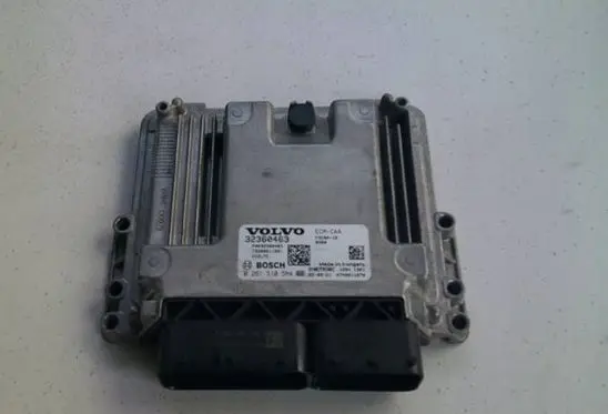 Volvo XC40 Engine control unit/module ECU 32360463 0261S105MA