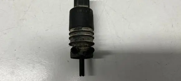 Audi Q7 4L Windscreen/windshield washer pump 1K6955651