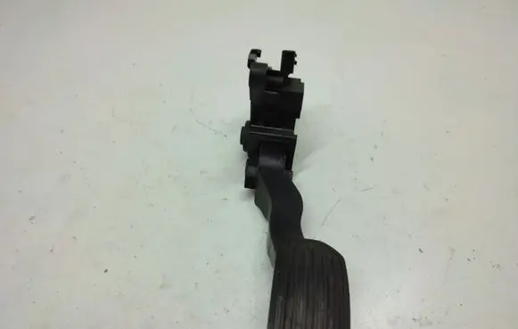 Nissan Pulsar Accelerator throttle pedal 20215B00385 180021HMOB