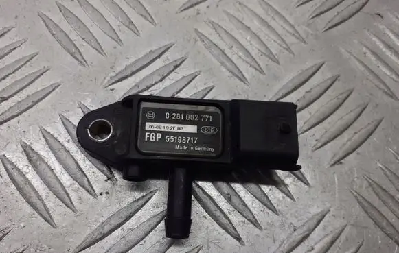 Opel Vectra C Fuel pressure sensor 028100277155198717