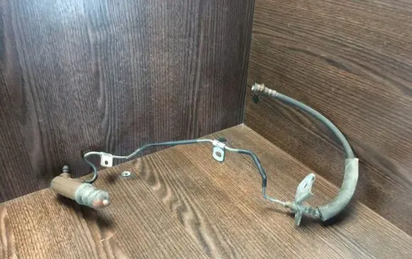 Toyota Corolla Verso E121 Clutch master cylinder CLUTCHMASTERCYLINDERTOYOTACOROLLAVERSO2003