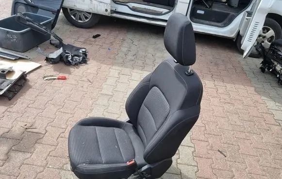 Ford Kuga III Front passenger seat 225552252