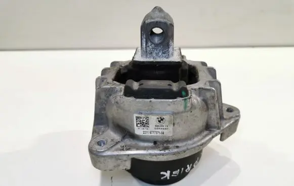 BMW 5 F10 F11 Engine mount bracket 686235 6777371