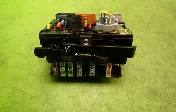 Peugeot 207 BSM Control unit 9661708280L1100