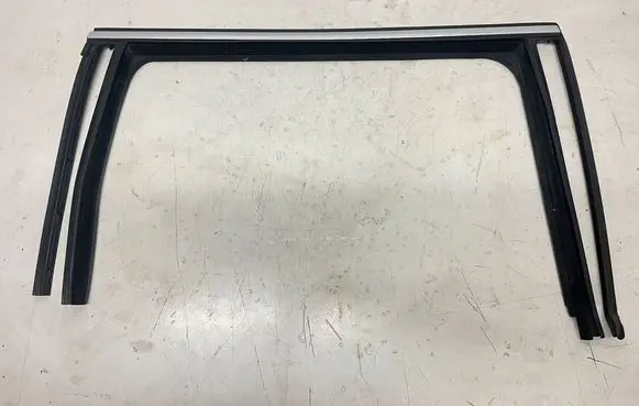 Volkswagen PASSAT B6 Rear door window/glass frame 3C9839432C