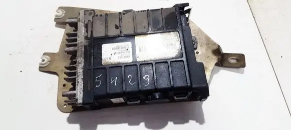 Volkswagen PASSAT B3 Engine control unit/module 0261200261 443907311B
