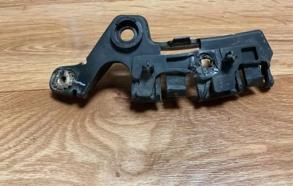 Renault Megane III Front bumper mounting bracket 620940002R