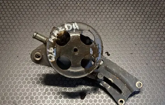 Mazda 626 Power steering pump GE4T32650A 79203358