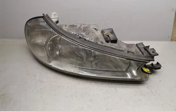 Ford Mondeo MK II Headlight/headlamp 0301098004 1305219078