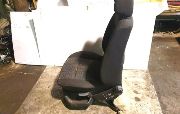 Volkswagen Golf III Front driver seat 