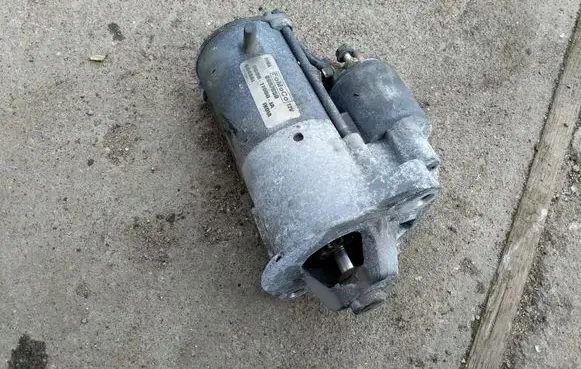 Volvo V70 Starter motor 8697650