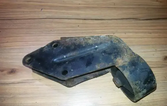 Nissan Sunny Engine mount bracket 1121150y05