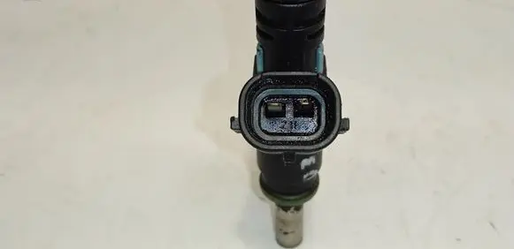 Volkswagen Golf V Fuel injector 07K906031C 7019F04711